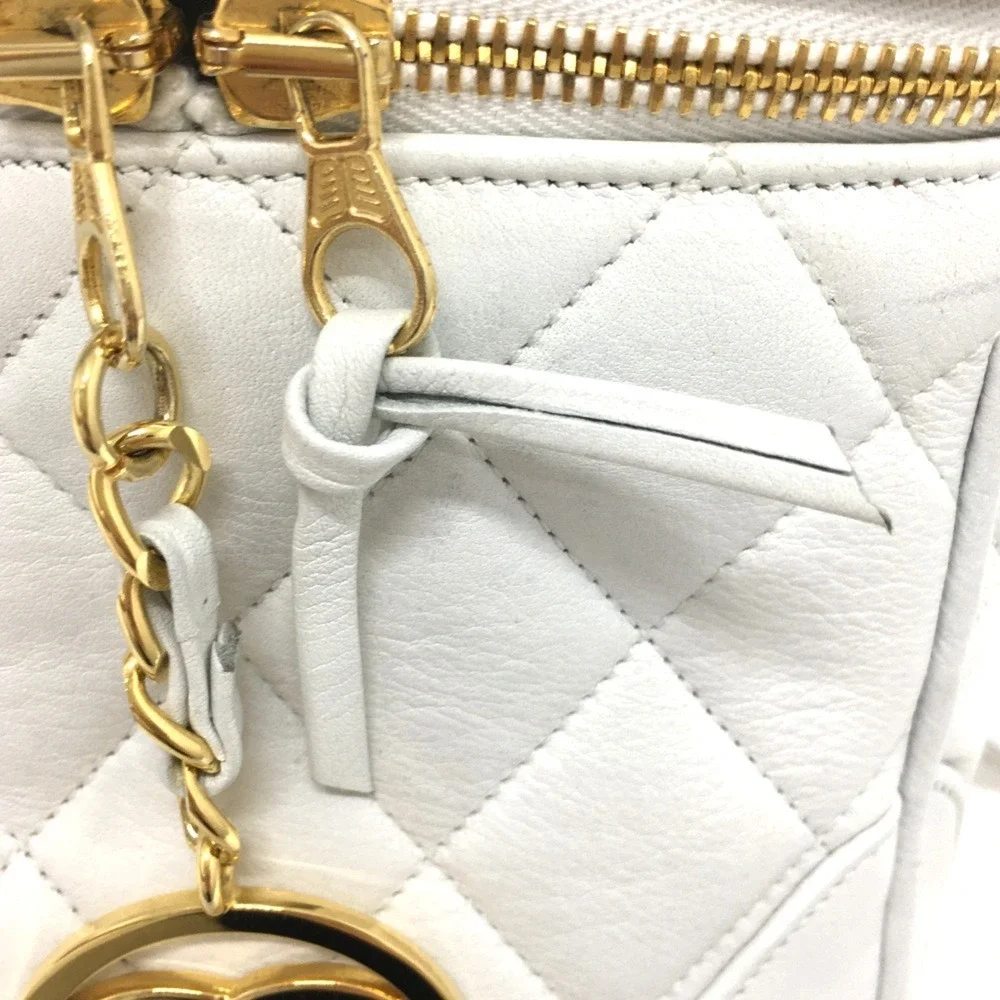 CHANEL White Shoulder Bag